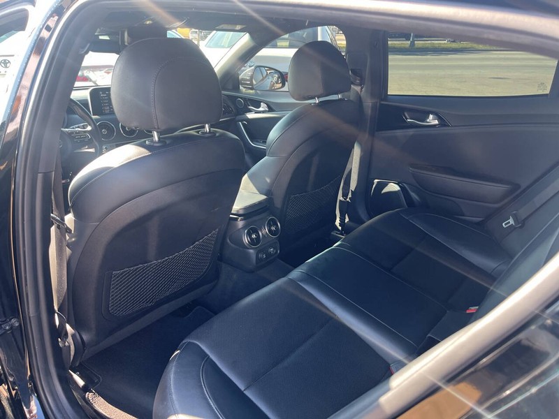 Kia Stinger Vehicle Image 18