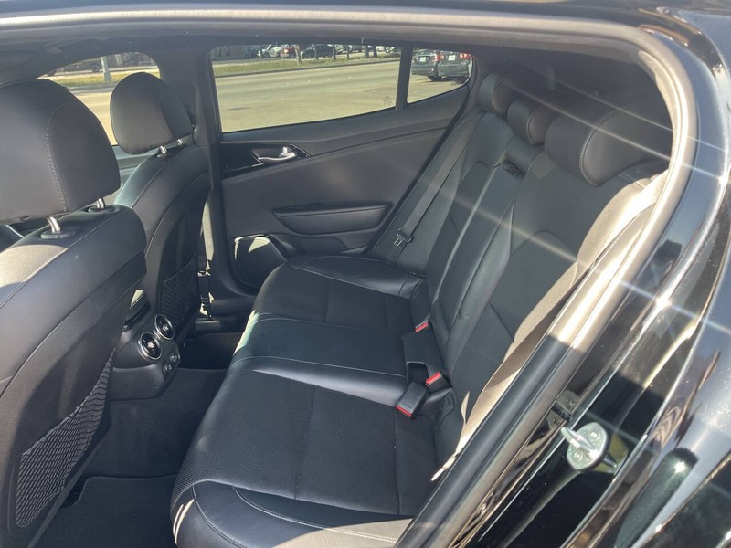 Kia Stinger Vehicle Image 19