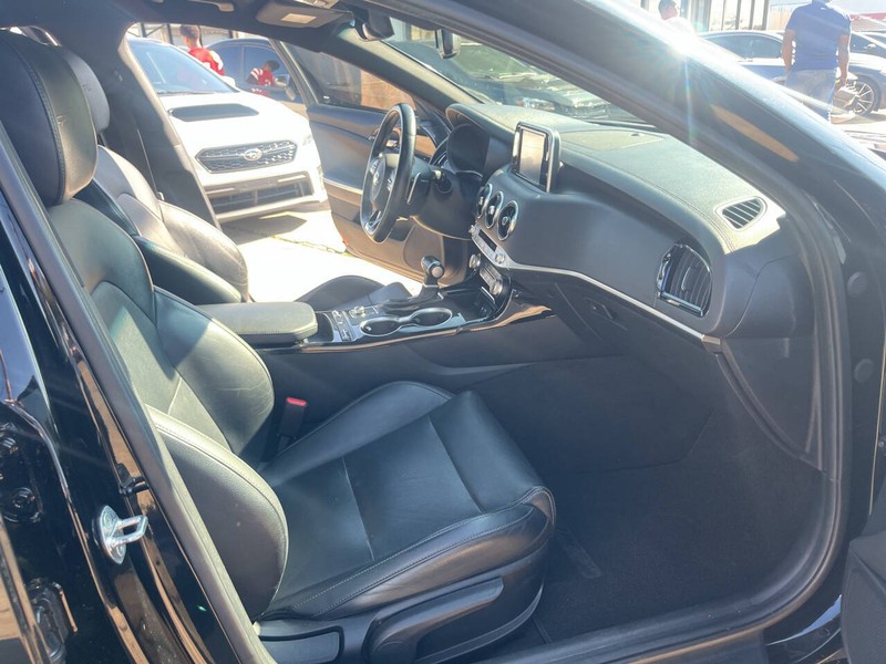 Kia Stinger Vehicle Image 23