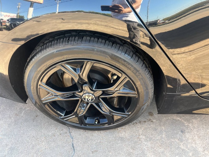 Kia Stinger Vehicle Image 24