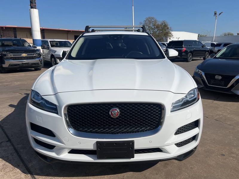 Jaguar F-PACE Vehicle Image 02