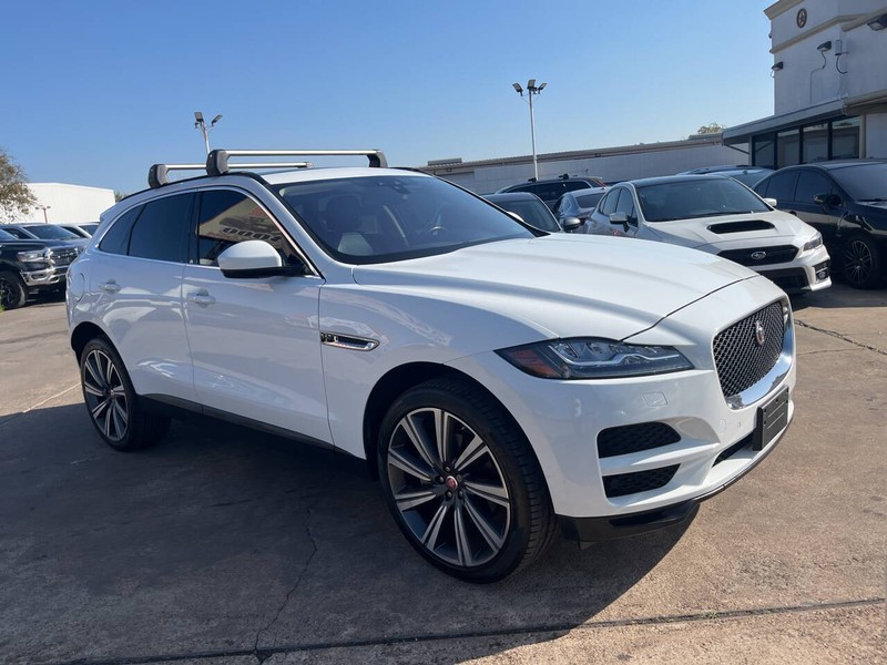 Jaguar F-PACE Vehicle Image 03