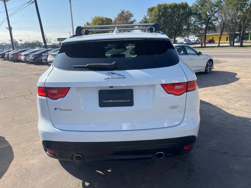 Jaguar F-PACE Vehicle Image 04