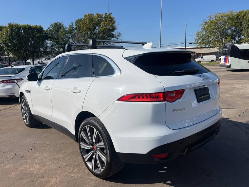 Jaguar F-PACE Vehicle Image 07