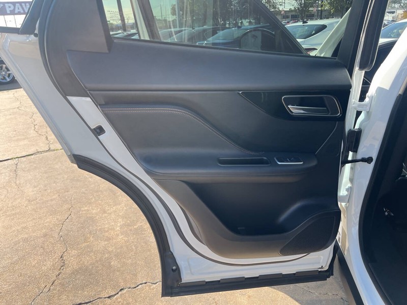 Jaguar F-PACE Vehicle Image 13