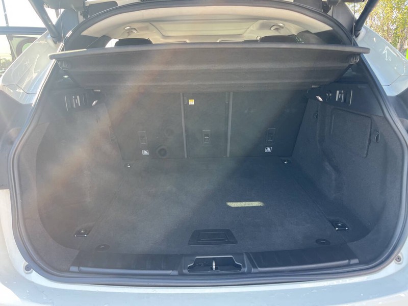 Jaguar F-PACE Vehicle Image 16