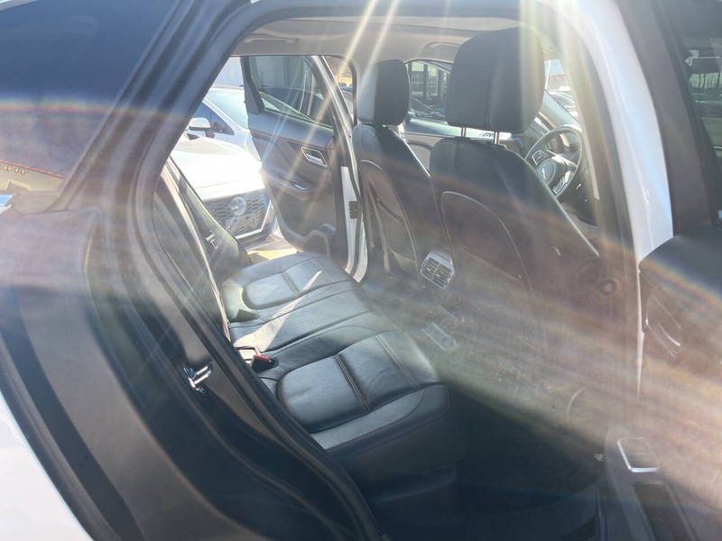 Jaguar F-PACE Vehicle Image 18