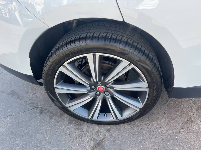 Jaguar F-PACE Vehicle Image 20