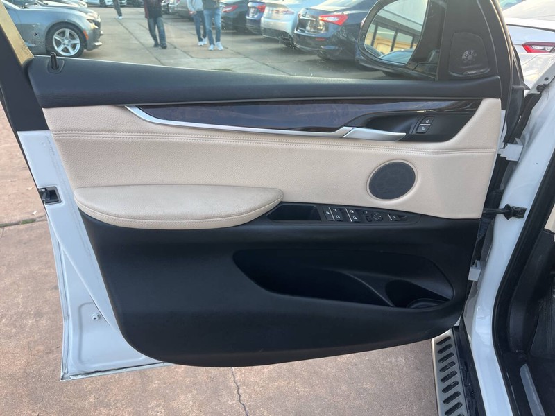 BMW X5 Vehicle Image 08