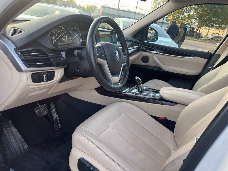 BMW X5 Vehicle Image 09