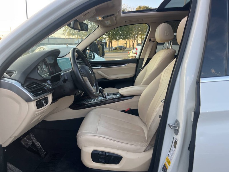 BMW X5 Vehicle Image 10