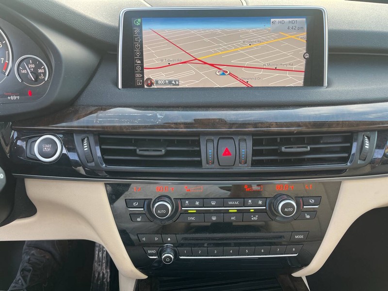 BMW X5 Vehicle Image 12