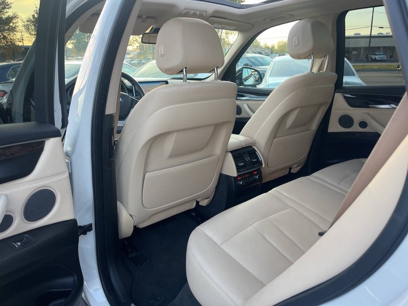 BMW X5 Vehicle Image 18