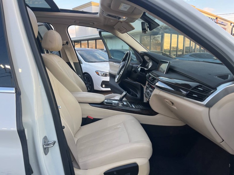 BMW X5 Vehicle Image 23