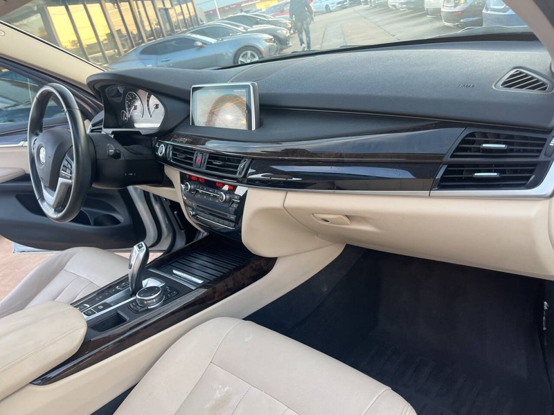 BMW X5 Vehicle Image 25