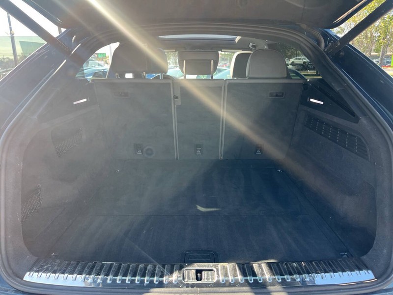 Audi Q8 Vehicle Image 16