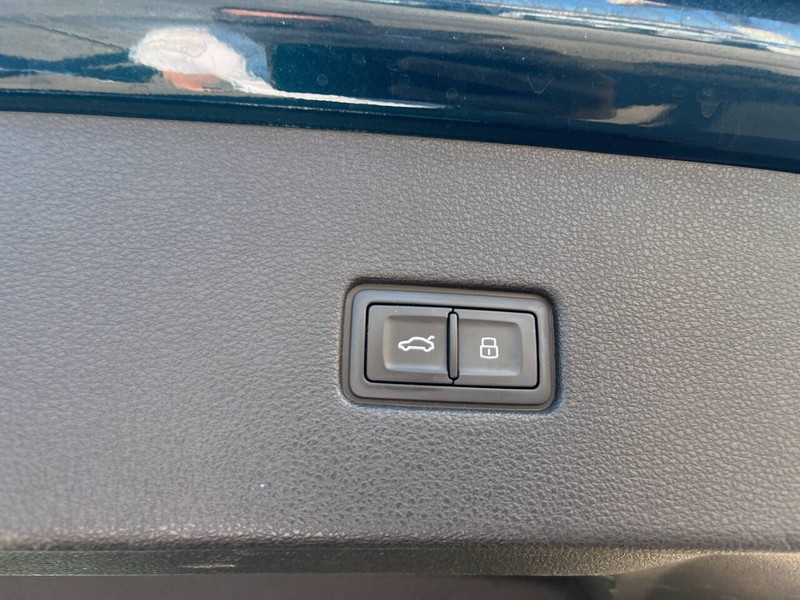 Audi Q8 Vehicle Image 17