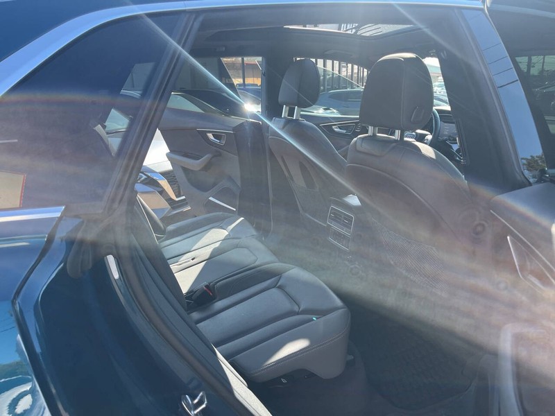 Audi Q8 Vehicle Image 18