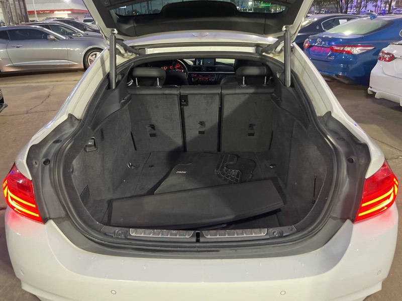 BMW 4 Series Vehicle Image 11