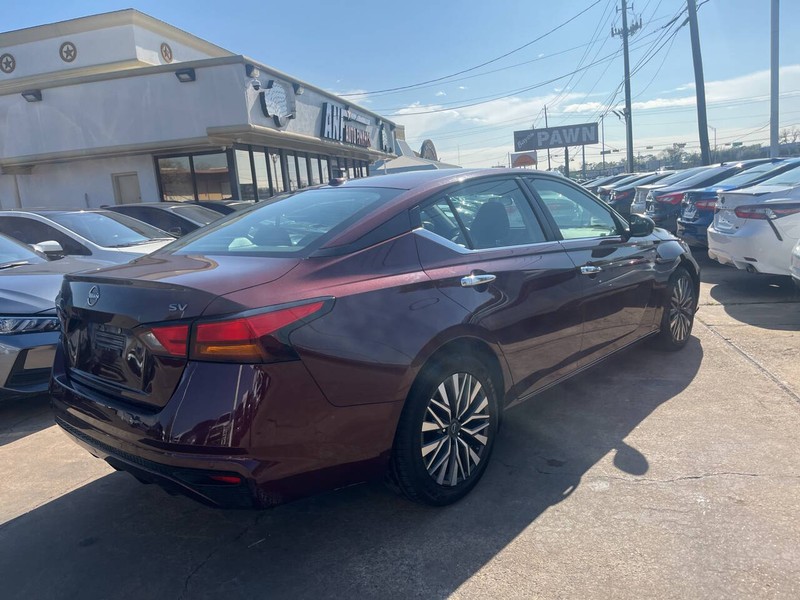 Nissan Altima Vehicle Image 03