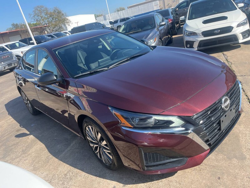 Nissan Altima Vehicle Image 04