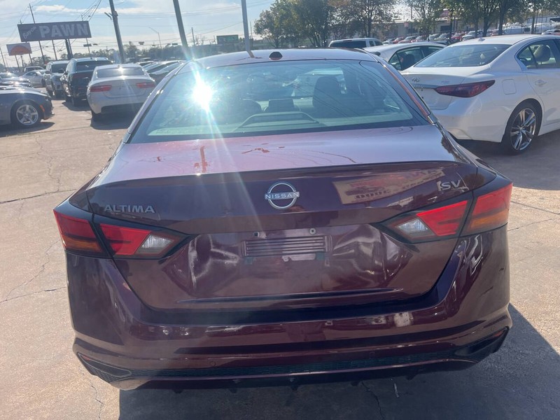 Nissan Altima Vehicle Image 05