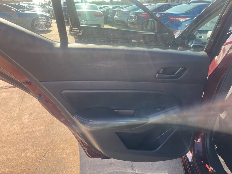 Nissan Altima Vehicle Image 14