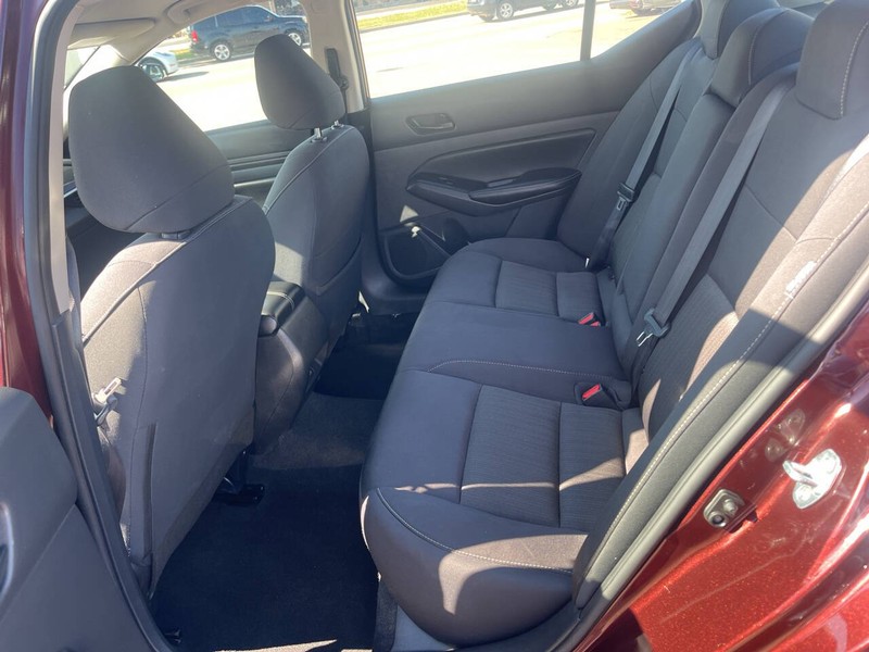 Nissan Altima Vehicle Image 16