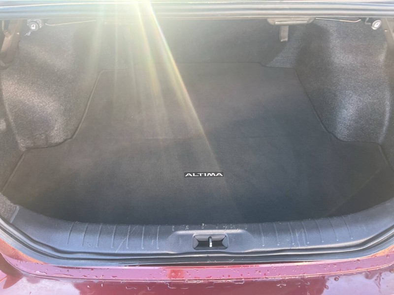 Nissan Altima Vehicle Image 17