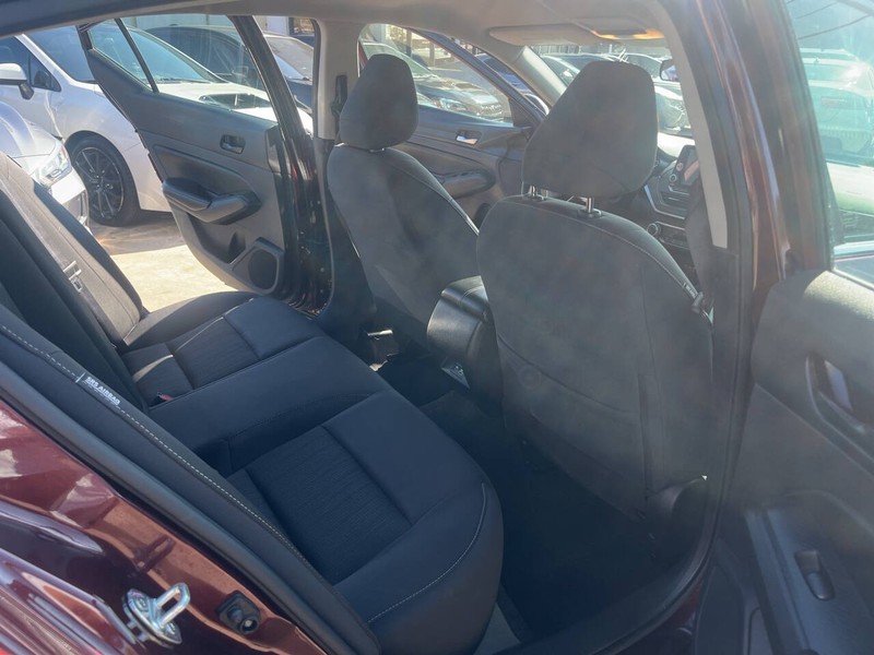 Nissan Altima Vehicle Image 20