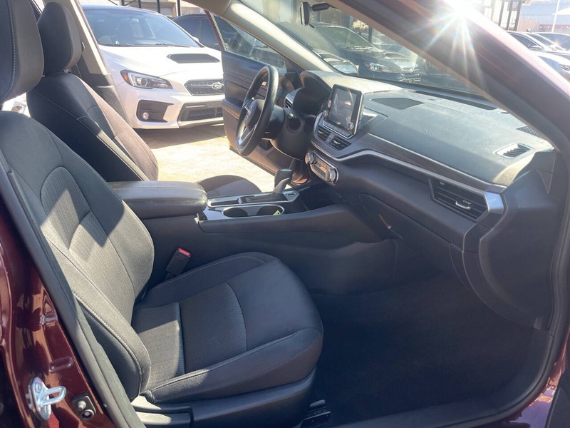 Nissan Altima Vehicle Image 21