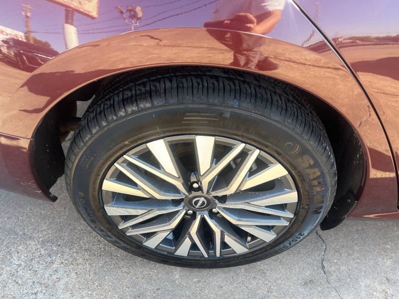 Nissan Altima Vehicle Image 22