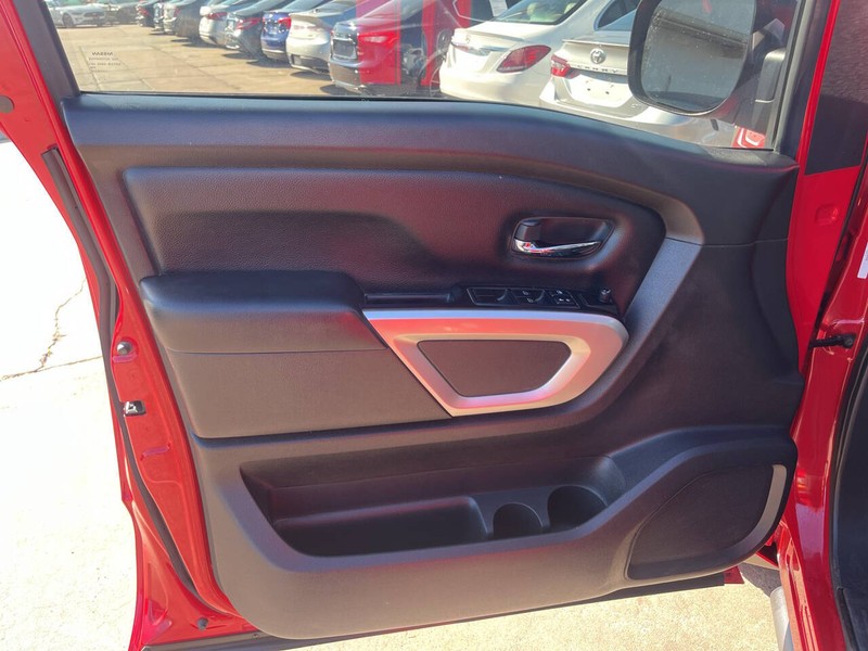 Nissan Titan Vehicle Image 08