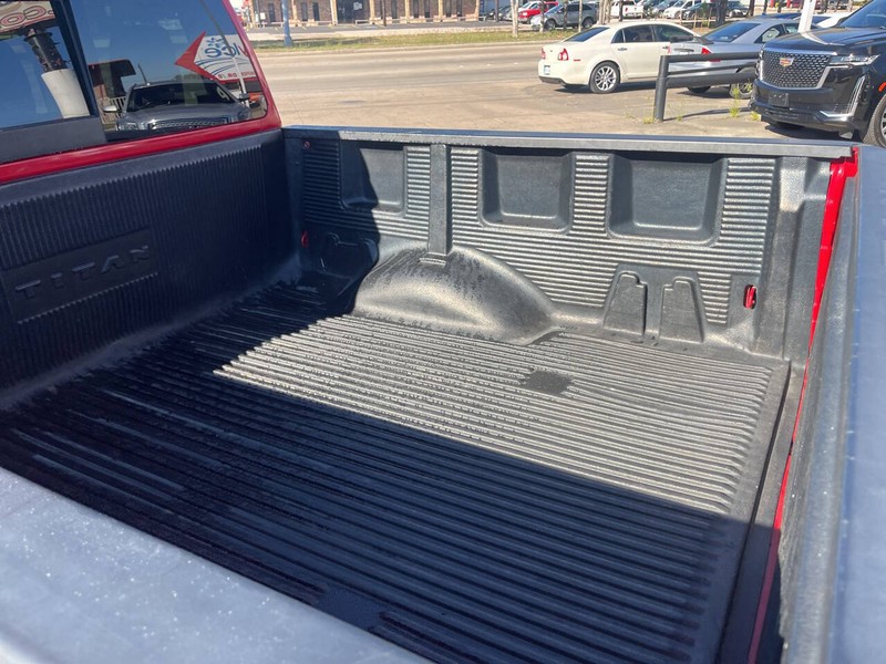 Nissan Titan Vehicle Image 09