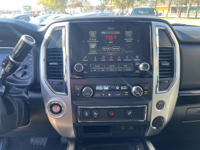 Nissan Titan Vehicle Image 11