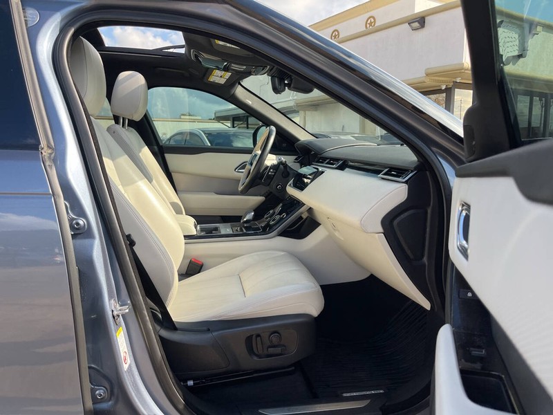 Land Rover Range Rover Velar Vehicle Image 11