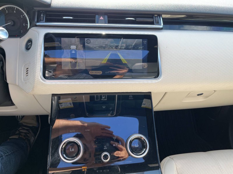 Land Rover Range Rover Velar Vehicle Image 12