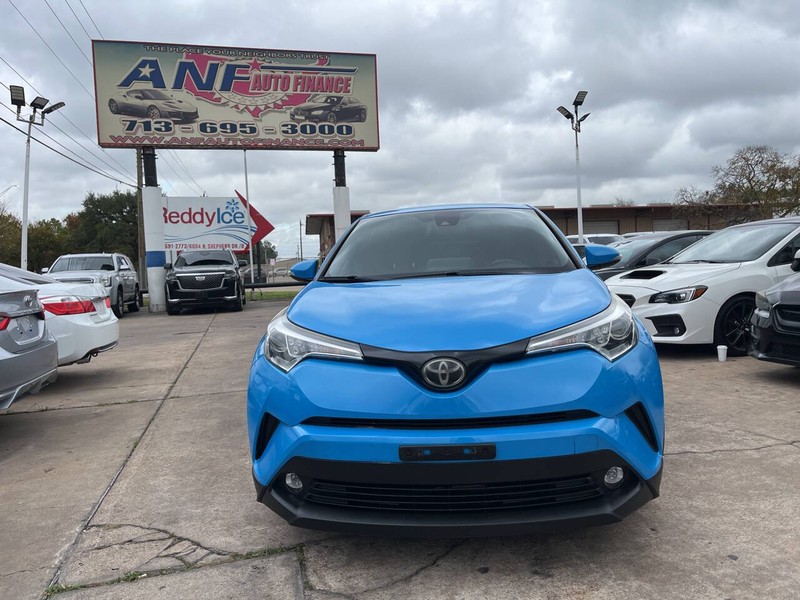 Toyota C-HR Vehicle Image 02