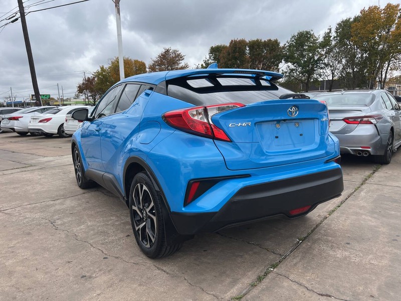 Toyota C-HR Vehicle Image 03