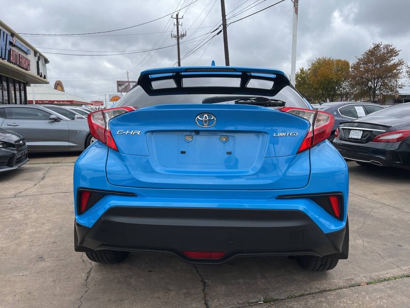 Toyota C-HR Vehicle Image 04