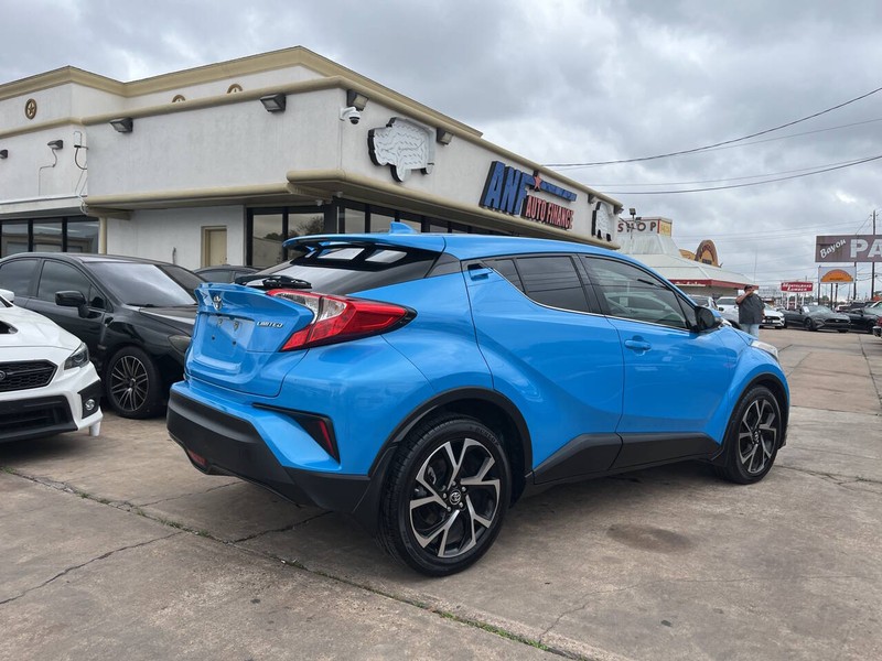 Toyota C-HR Vehicle Image 05