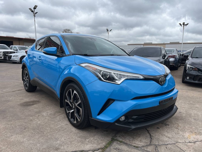 Toyota C-HR Vehicle Image 06