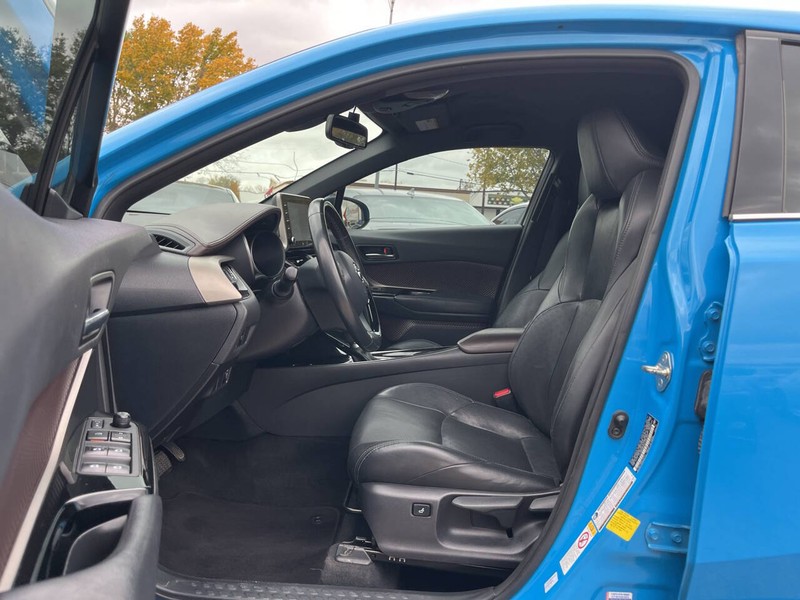 Toyota C-HR Vehicle Image 07