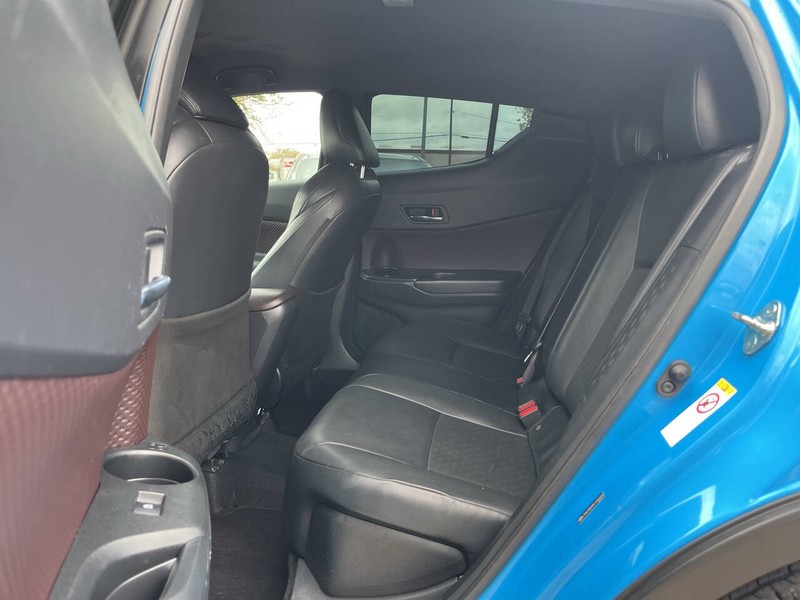 Toyota C-HR Vehicle Image 08