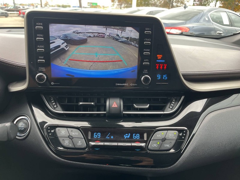 Toyota C-HR Vehicle Image 12