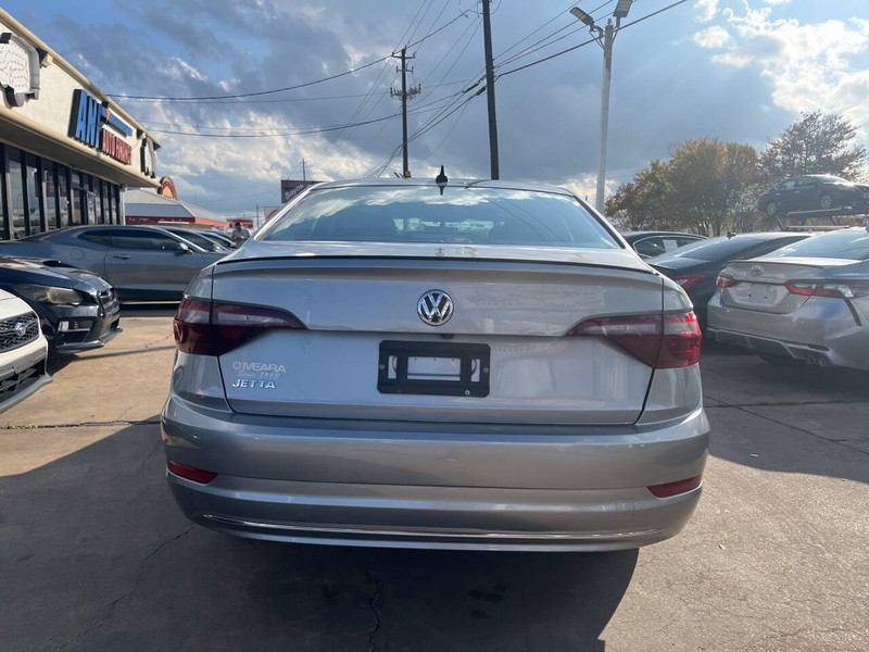 Volkswagen Jetta Vehicle Image 04