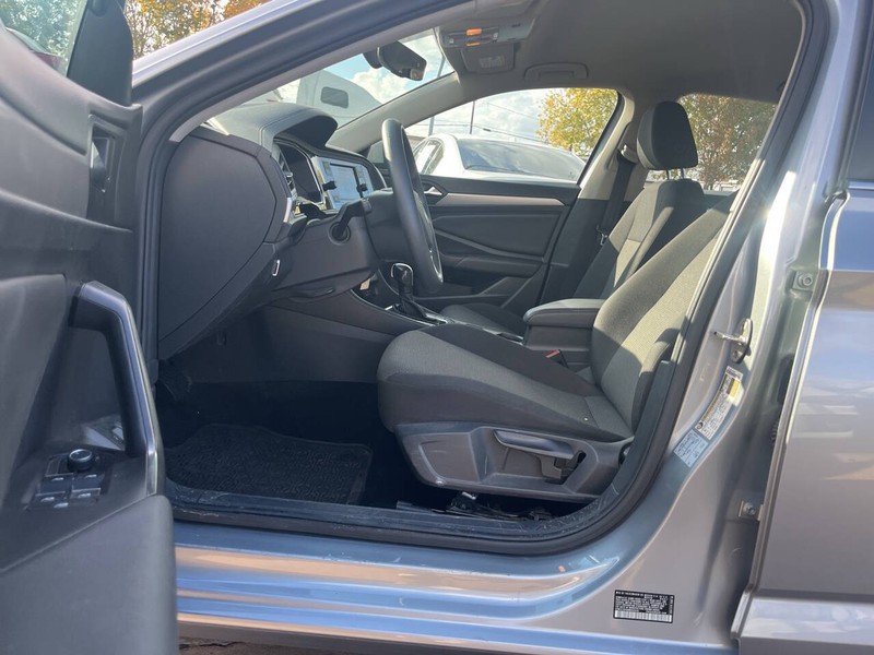 Volkswagen Jetta Vehicle Image 07