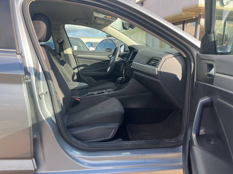 Volkswagen Jetta Vehicle Image 11