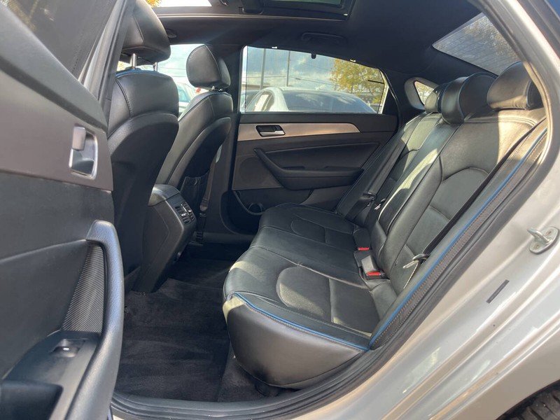 Hyundai Sonata Vehicle Image 08