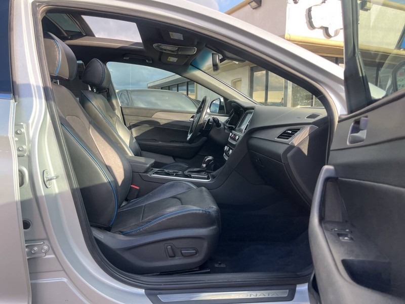 Hyundai Sonata Vehicle Image 11